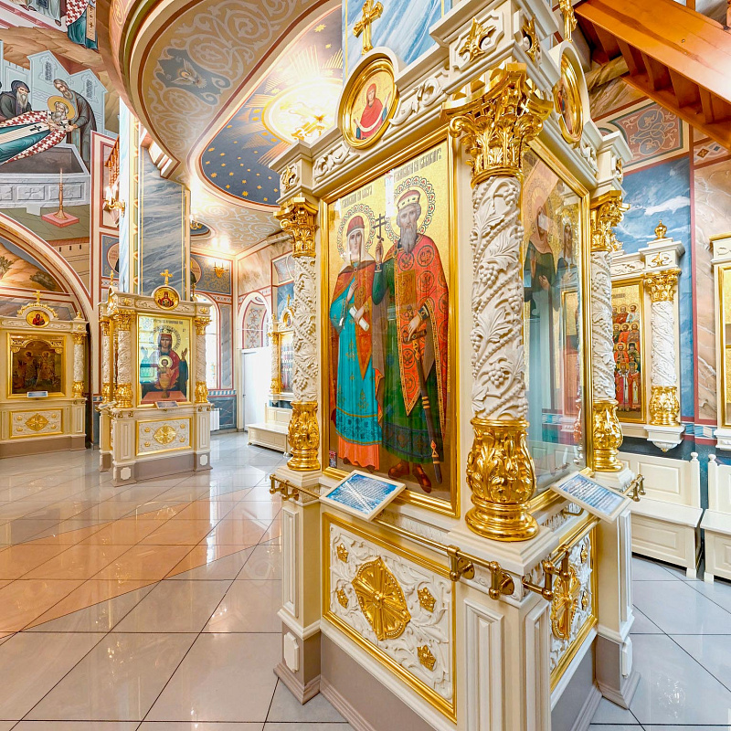 Напольные киоты Собора Святителей Кирилла и Лаврентия Туровских