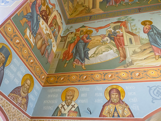 Четверик храма Илии Пророка расписали. Интервью с иконописцами Альбертом и Натальей Тихоновыми.