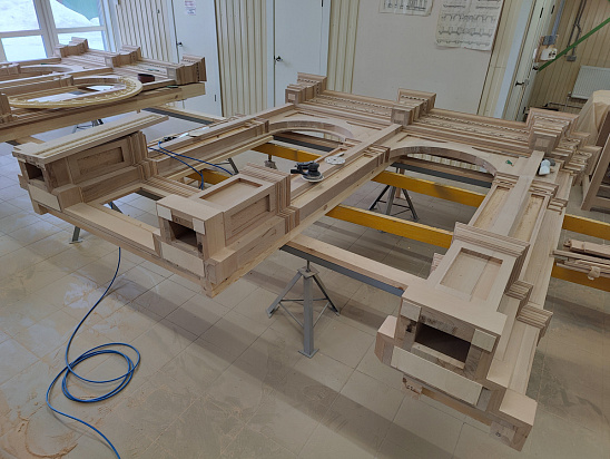 Иконостас для храма в Оптиной Пустыни.