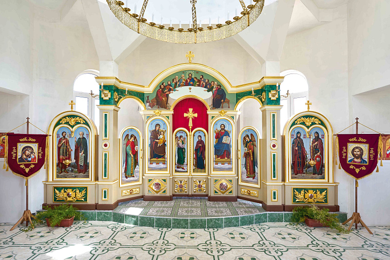Иконостас храма Преподобномучеников Александра Пересвета и Андрея Осляби Радонежских