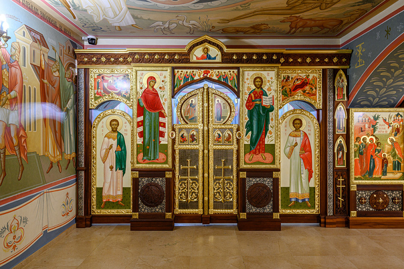 Иконостас придела иконы Божией Матери Всех Скорбящих Радость