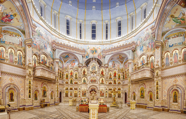 Сочетать церковный канон и черты национальной культуры. О благоукрашении главного храма Беларуси.
