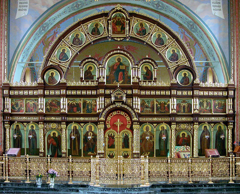 Иконостас храма Серафима Саровского
